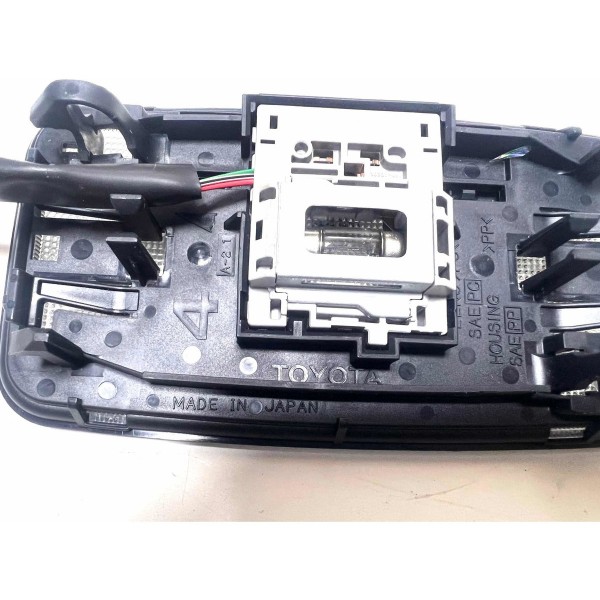 Luz Interna Central Toyota Yaris 2018 A 2022