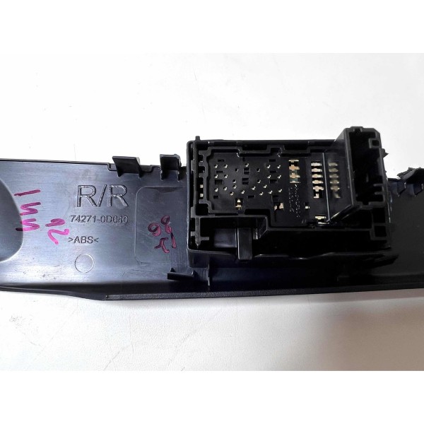 Comando Vidro Elétrico Traseiro Direito Yaris 2018 Até 2023