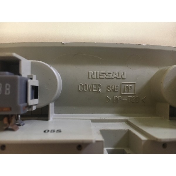Luz De Teto Cortesia Teto Nissan Livina 2010 Original
