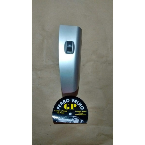 Acabamento Dianteiro Direito Com Botão Sportage 2009.