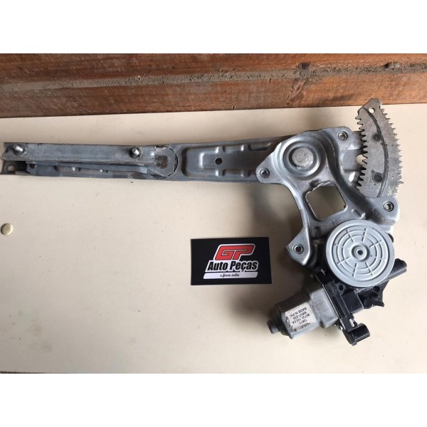 Máquina Vidro Dianteiro L. Direito Nissan March Ano 2012