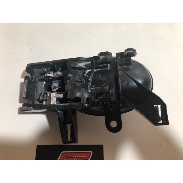 Maçaneta Interna Tras. L. Direito Nissan March 2012 A 2014