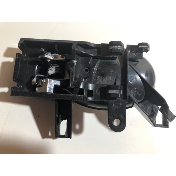 Maçaneta Interna Diant. L. Direito Nissan March Ano 2012