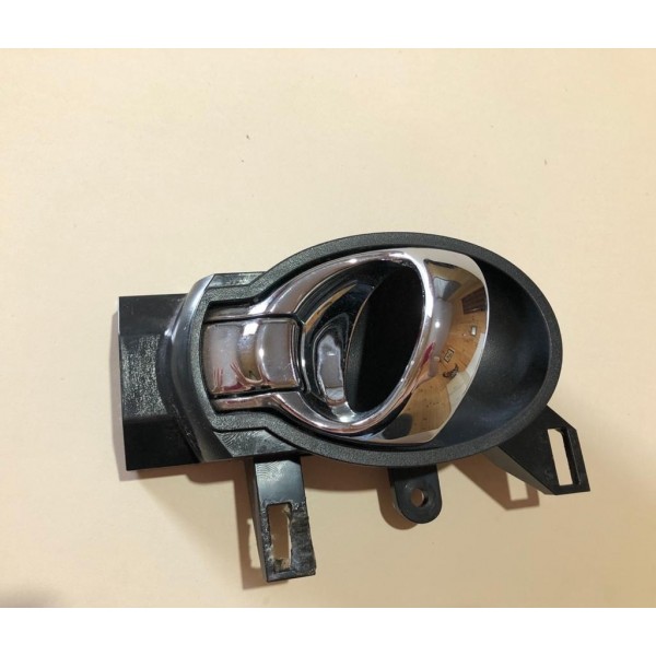 Maçaneta Interna Dianteira Esquerda Nissan March Ano 2012