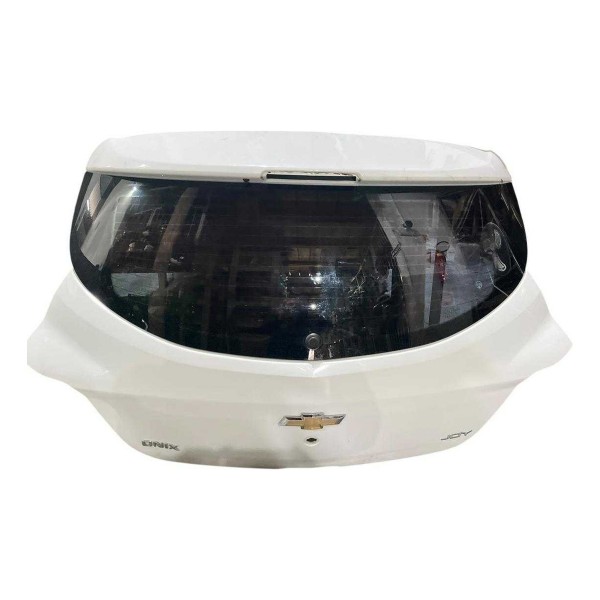 Tampa Trazeira Gm Onix Joy 2013 À 2020 C/ Detalhe