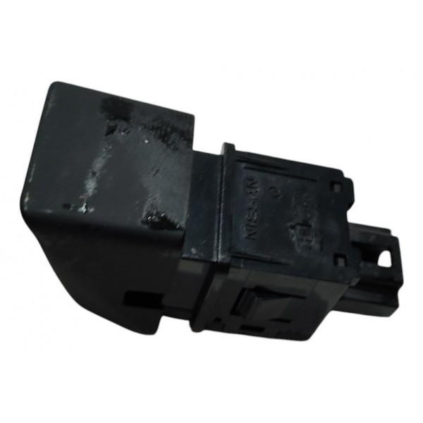 Botão Alerta Painel Nissan Kicks 2018 B6760