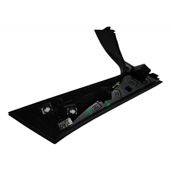 Acabamento Vigia Traseiro Esquerdo Chevrolet Tracker 2025