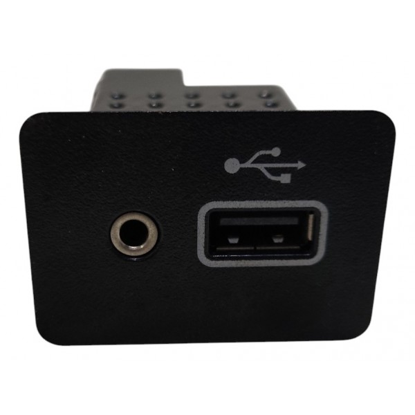 Entrada Usb Auxiliar Nissan Versa 1.6 2023 B2633