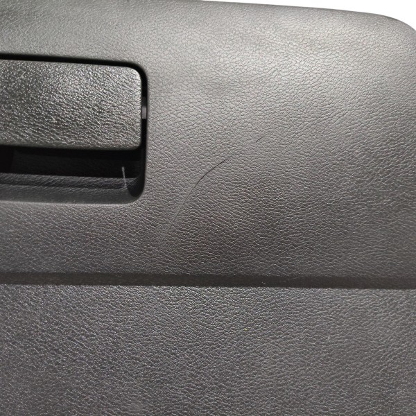 Porta Luvas C/ Riscos Nissan Versa 1.6 2023 Aut B2518