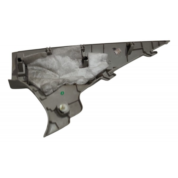 Moldura Coluna Traseira Esq Nissan Versa 1.6 2023 Aut B2437