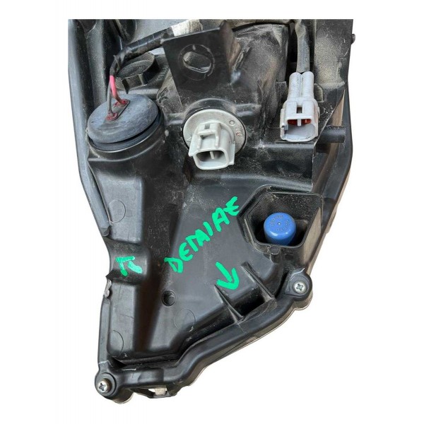 Farol D.d Toyota Yaris  2021c/detalhe