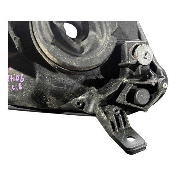 Farol Toyota Etios 2012 L.e C/detalhe B7653