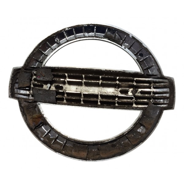 Emblema Tampa Traseira Nissan March 1.6 2013 B1569