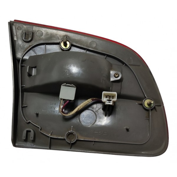 Lanterna Tampa Tras Dir Detalhe Toyota Corolla 2000 B1062