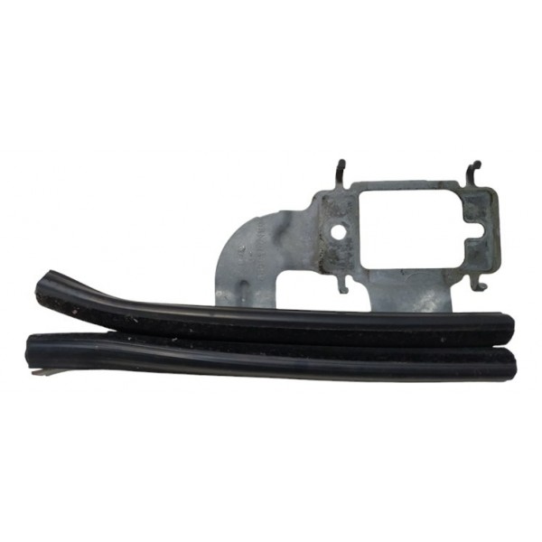 Guia Vidro Tras Esquerdo Peugeot 2008 2017 1.6 16v A6884