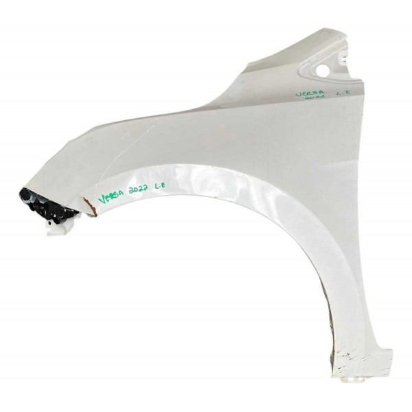 Para-lama D.e  Nissan Versa 2022 C/ Detalhe B7629