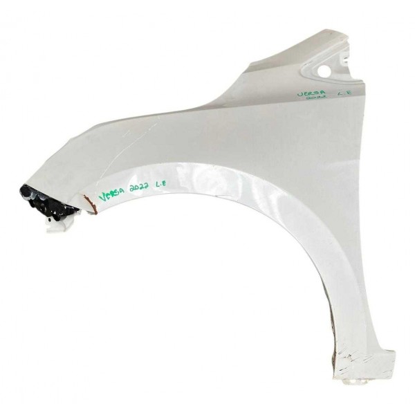 Para-lama D.e  Nissan Versa 2022 C/ Detalhe B7629